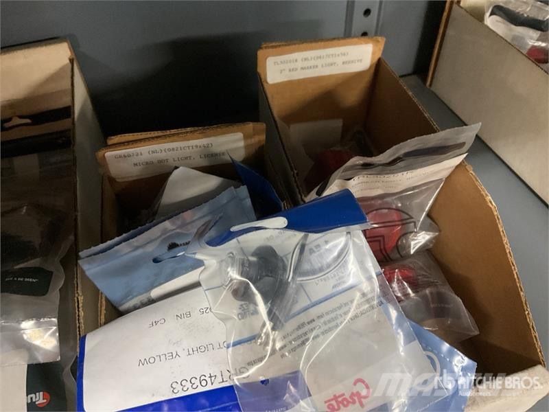 Quantity of Misc. Lights and Accessories Drugi deli