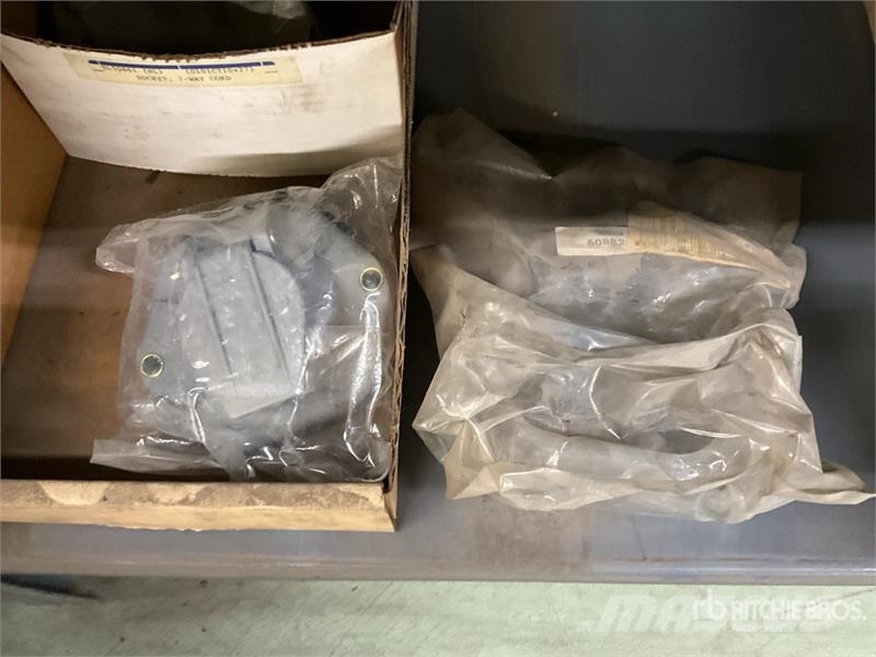 Quantity of Misc. Lights and Accessories Drugi deli