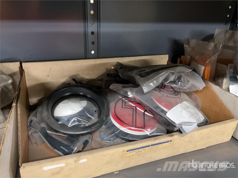 Quantity of Misc. Lights and Accessories Drugi deli