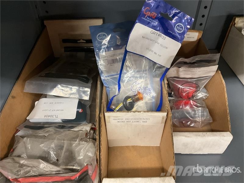 Quantity of Misc. Lights and Accessories Drugi deli