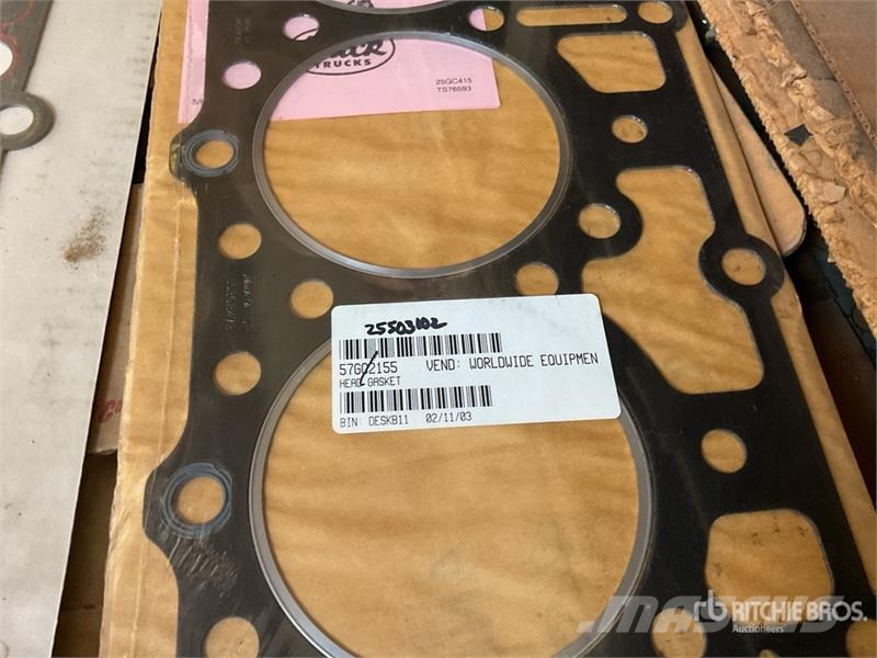 Quantity of Misc. Mack and Cummins Engine Gaskets Коммерческий транспорт - Другие