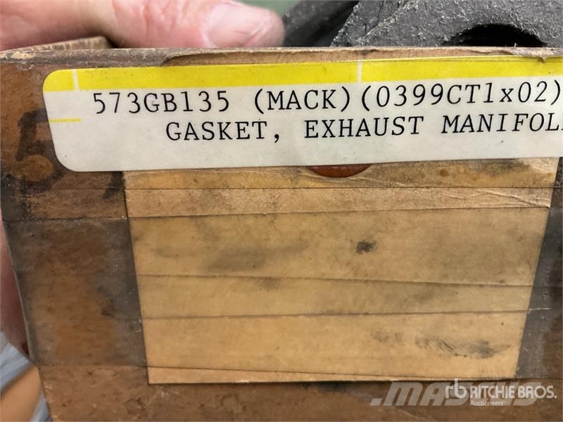 Quantity of Misc. Mack and Cummins Engine Gaskets Коммерческий транспорт - Другие