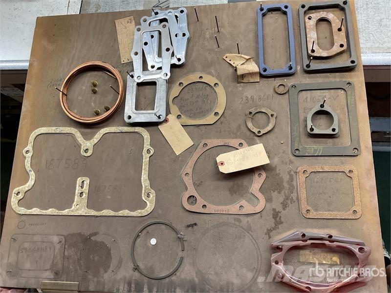 Quantity of Misc. Mack and Cummins Engine Gaskets Коммерческий транспорт - Другие