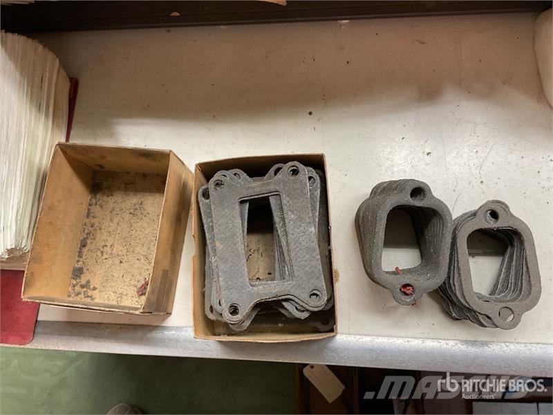 Quantity of Misc. Mack and Cummins Engine Gaskets Коммерческий транспорт - Другие