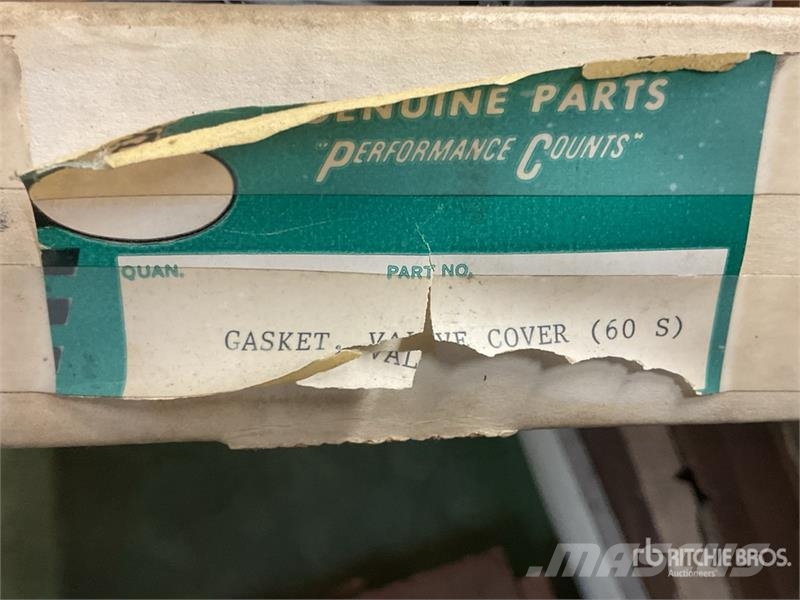 Quantity of Misc. Mack and Cummins Engine Gaskets Коммерческий транспорт - Другие