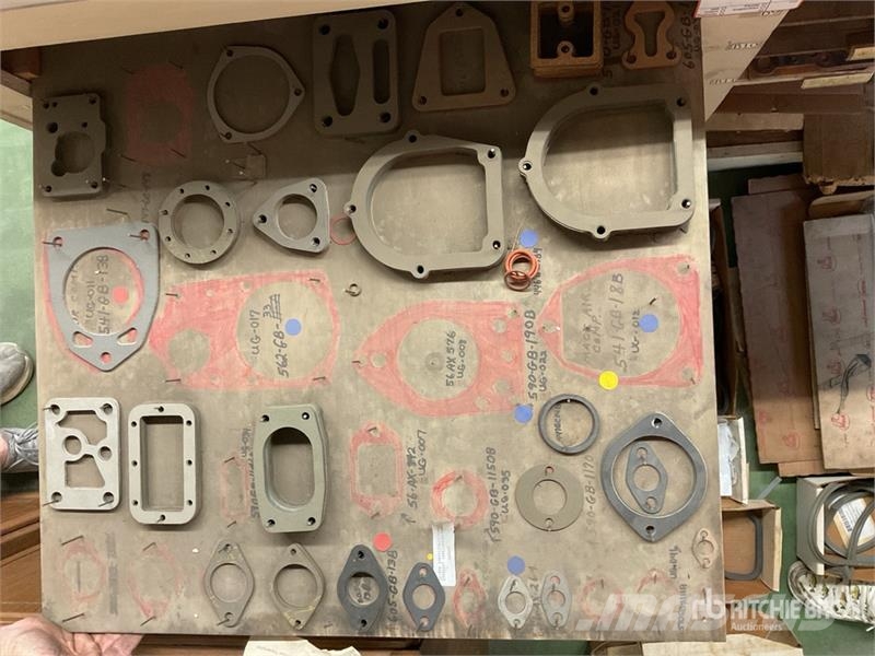 Quantity of Misc. Mack and Cummins Engine Gaskets Коммерческий транспорт - Другие
