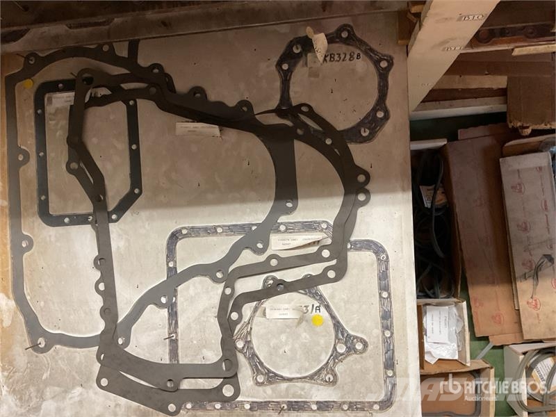 Quantity of Misc. Mack and Cummins Engine Gaskets Коммерческий транспорт - Другие
