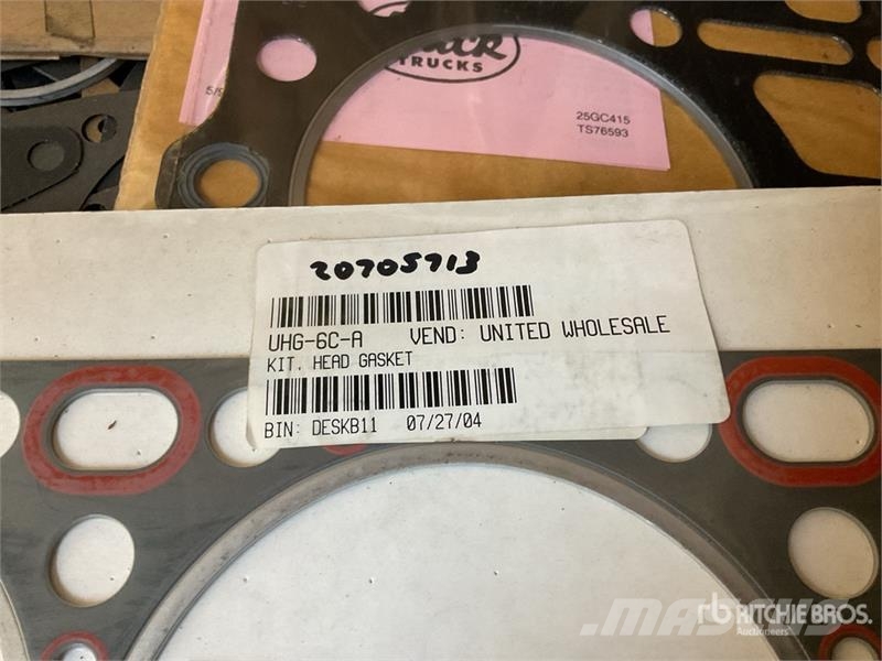 Quantity of Misc. Mack and Cummins Engine Gaskets Коммерческий транспорт - Другие
