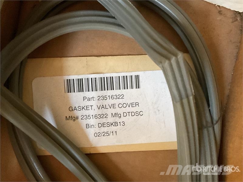 Quantity of Misc. Mack and Cummins Engine Gaskets Коммерческий транспорт - Другие