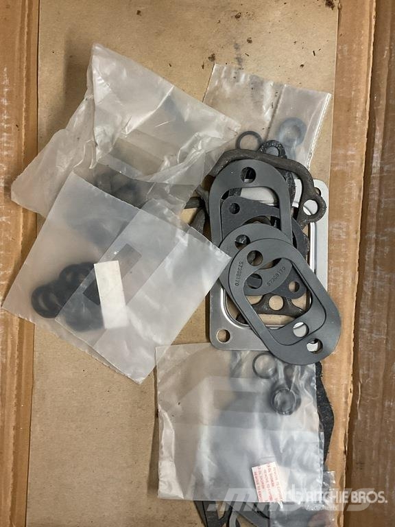 Quantity of Misc. Mack and Cummins Engine Gaskets Коммерческий транспорт - Другие