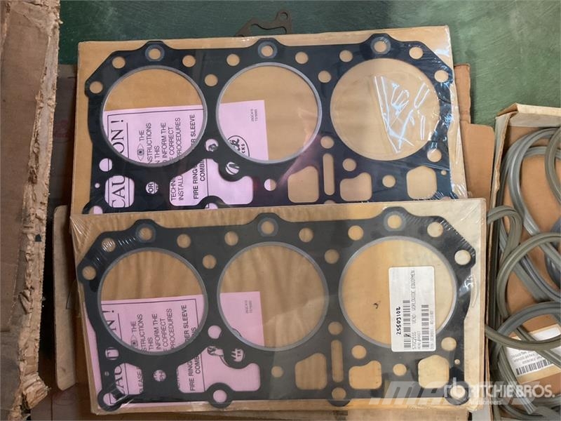 Quantity of Misc. Mack and Cummins Engine Gaskets Коммерческий транспорт - Другие
