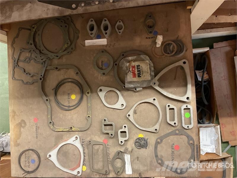 Quantity of Misc. Mack and Cummins Engine Gaskets Коммерческий транспорт - Другие