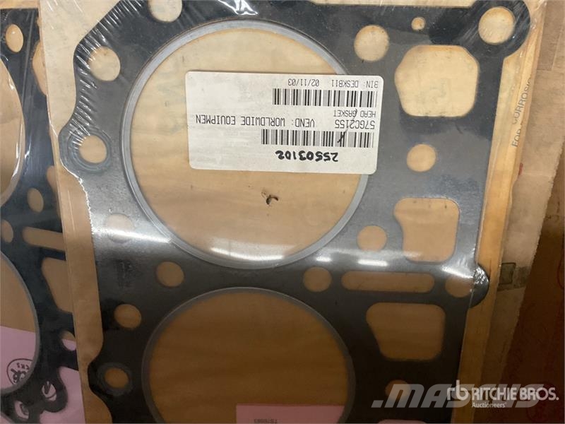 Quantity of Misc. Mack and Cummins Engine Gaskets Коммерческий транспорт - Другие