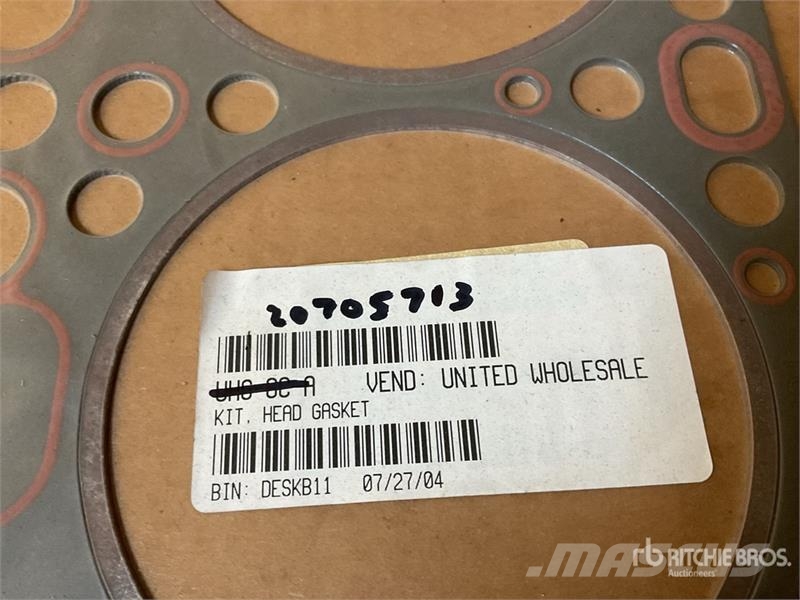 Quantity of Misc. Mack and Cummins Engine Gaskets Коммерческий транспорт - Другие