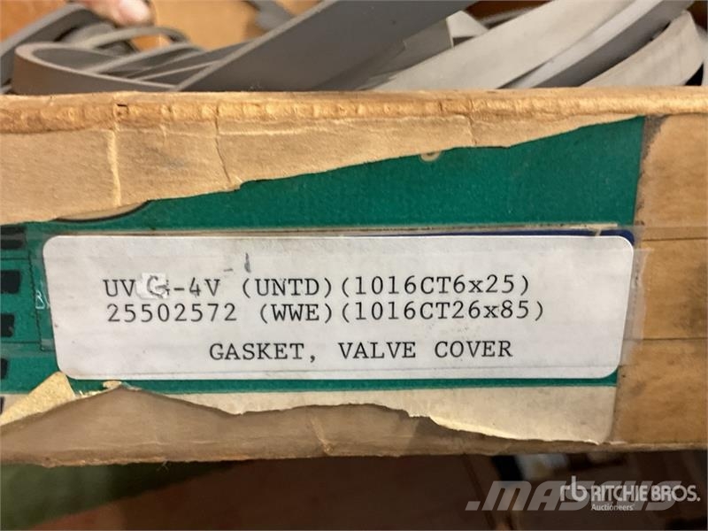 Quantity of Misc. Mack and Cummins Engine Gaskets Коммерческий транспорт - Другие