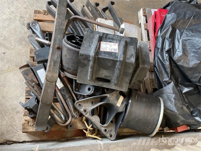 Quantity of Misc. Truck Parts Transport - Inne