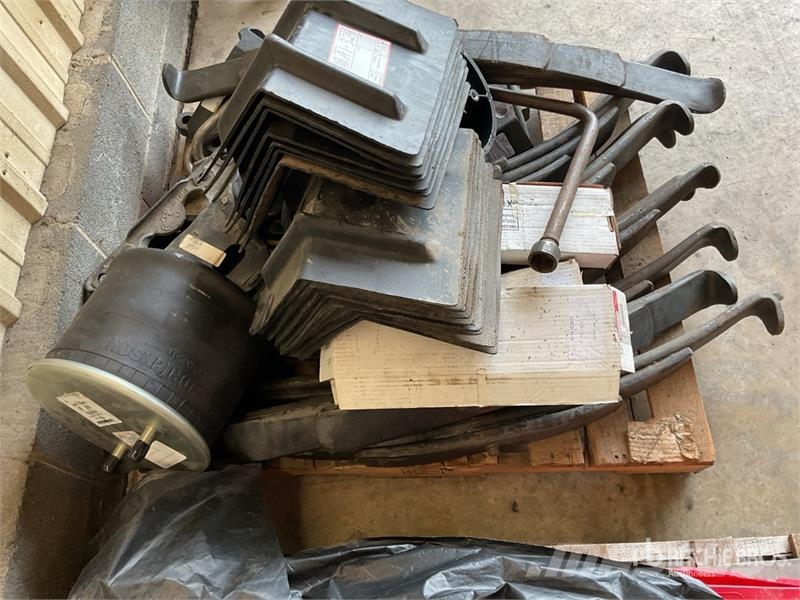 Quantity of Misc. Truck Parts Transport - Inne