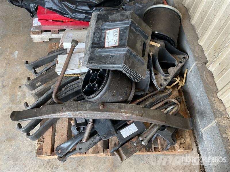Quantity of Misc. Truck Parts Transport - Inne