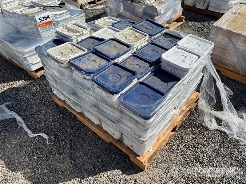 Quantity of Mulehide Fasteners 건설 장비 - 기타