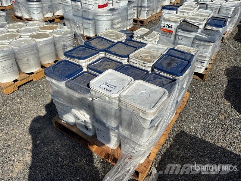 Quantity of Mulehide Fasteners 건설 장비 - 기타