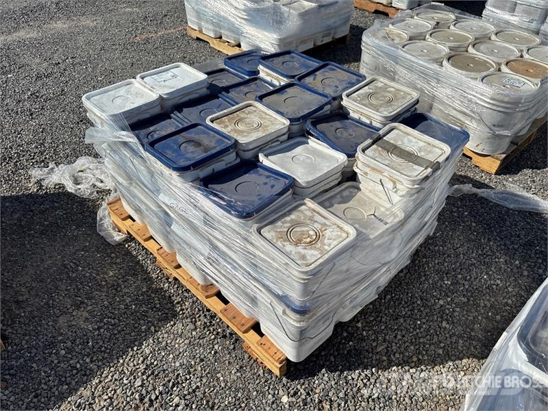 Quantity of Mulehide Fasteners 건설 장비 - 기타