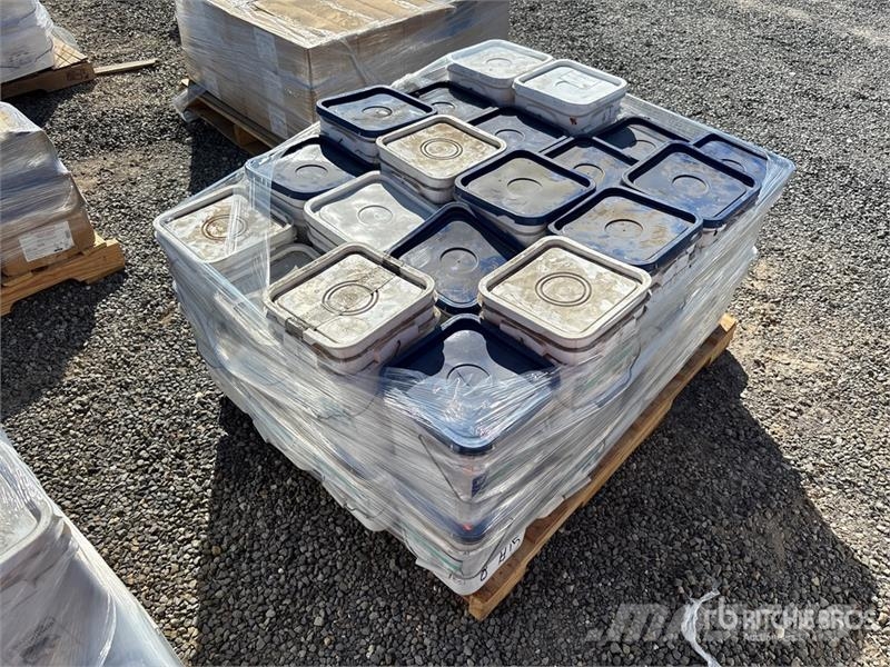 Quantity of Mulehide Fasteners 건설 장비 - 기타
