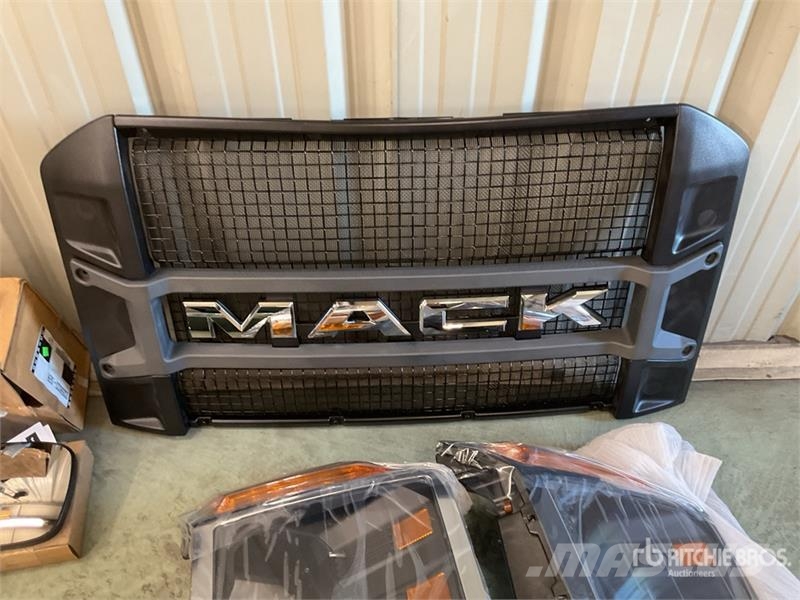 Quantity of New and Used Mack Anthem Truck Parts Ostale kargo komponente