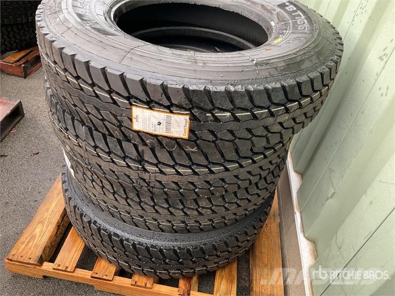 Quantity of New Recapped 11R22.5 Tires Ostale kargo komponente