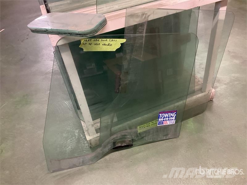  Quantity of Old Mack Cab Glass and Mack Anthem Sle 其他組件