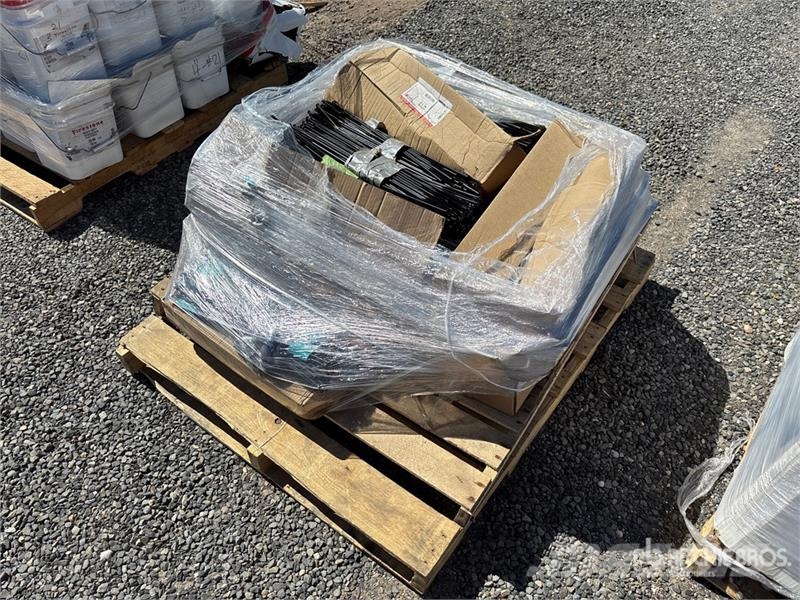 Quantity of OMG Pallet of 20-24 In. Fasteners 건설 장비 - 기타