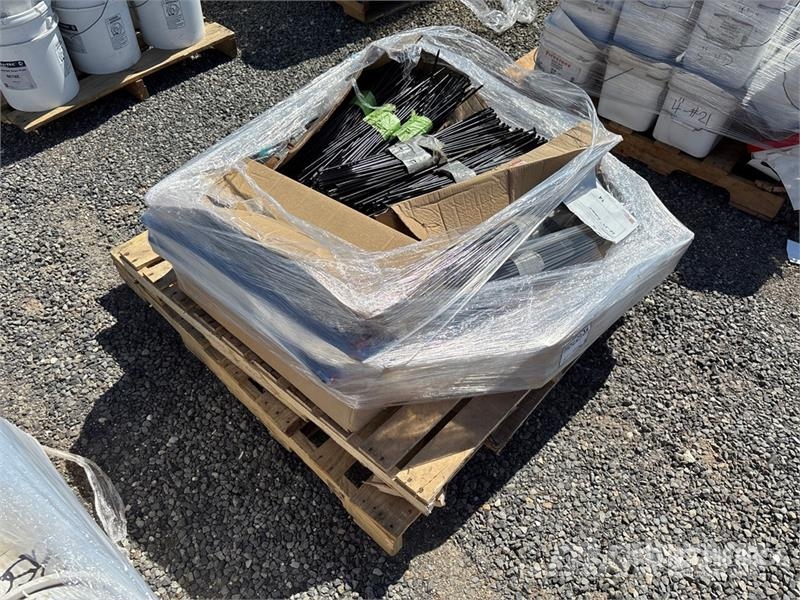 Quantity of OMG Pallet of 20-24 In. Fasteners 건설 장비 - 기타