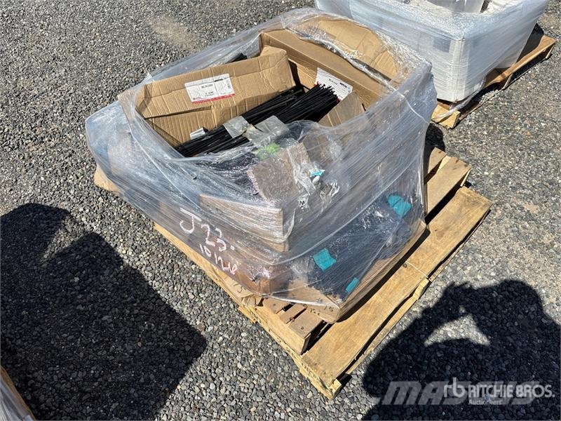 Quantity of OMG Pallet of 20-24 In. Fasteners 건설 장비 - 기타