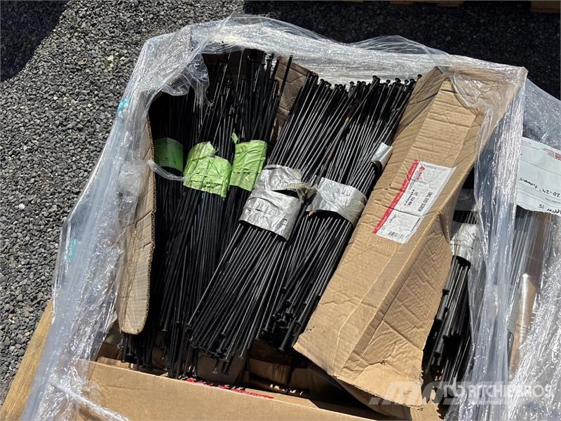 Quantity of OMG Pallet of 20-24 In. Fasteners 건설 장비 - 기타