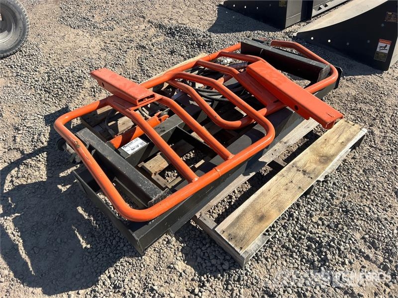  Quantity of  Pabreak Skid Steer Bale Squeeze (Unus مكونات أخرى