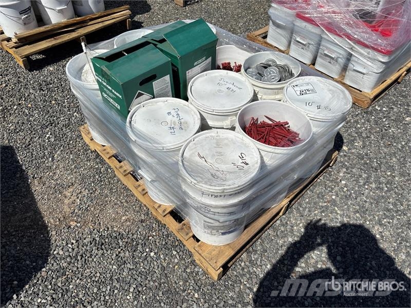 Quantity of Pallet of Cutoff Mastic, Fasteners, & 건설 장비 - 기타