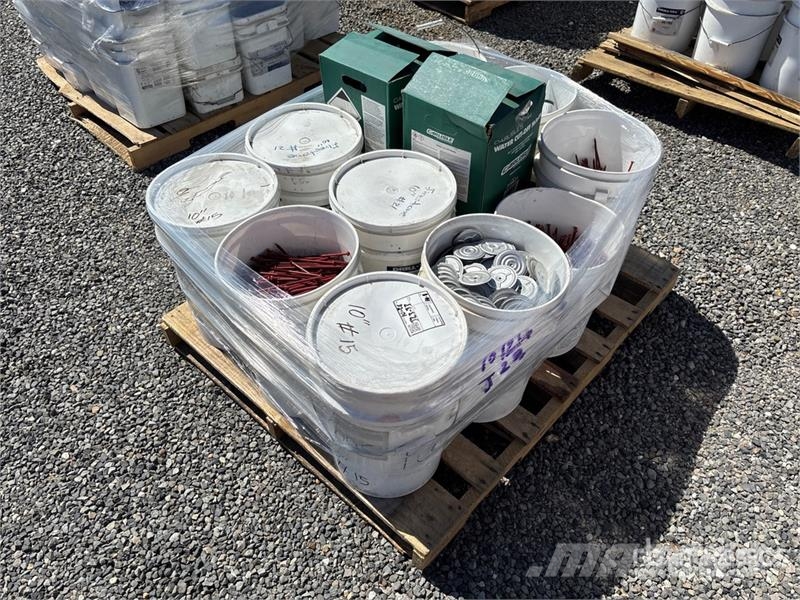 Quantity of Pallet of Cutoff Mastic, Fasteners, & 건설 장비 - 기타