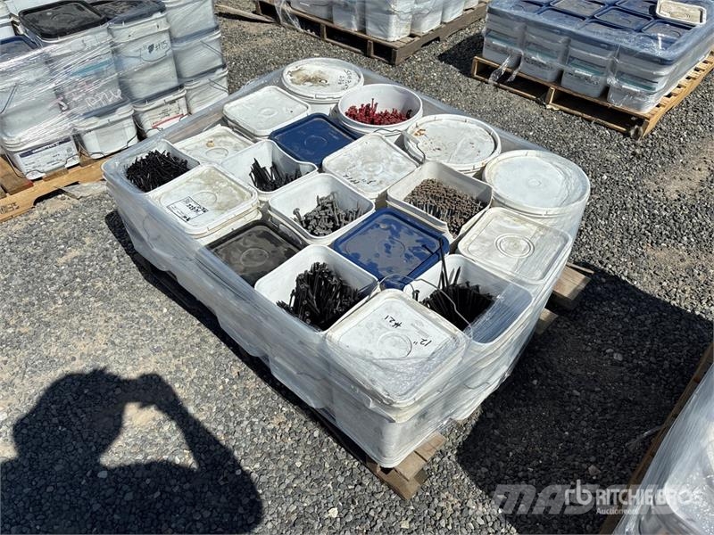 Quantity of Pallet of Fasteners 건설 장비 - 기타