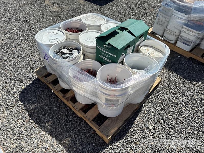 Quantity of Pallet of Cutoff Mastic, Fasteners, & 건설 장비 - 기타