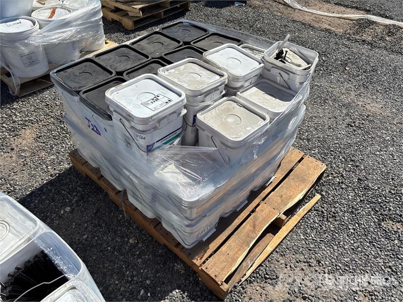 Quantity of Pallet of Seam Plates & Fasteners 건설 장비 - 기타