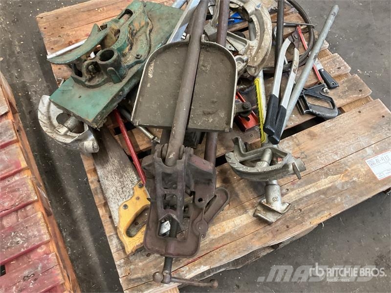  Quantity of Pipe Bending Tools and Misc. Hand Tool Drugi deli