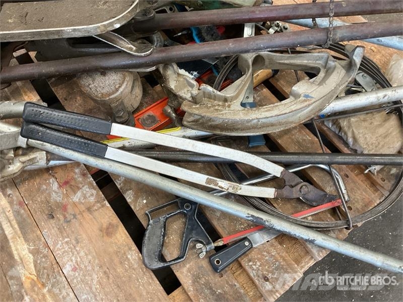  Quantity of Pipe Bending Tools and Misc. Hand Tool Drugi deli