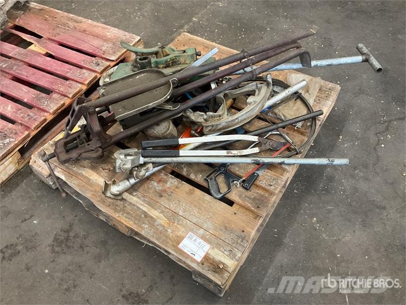  Quantity of Pipe Bending Tools and Misc. Hand Tool Drugi deli