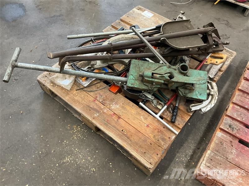  Quantity of Pipe Bending Tools and Misc. Hand Tool Drugi deli