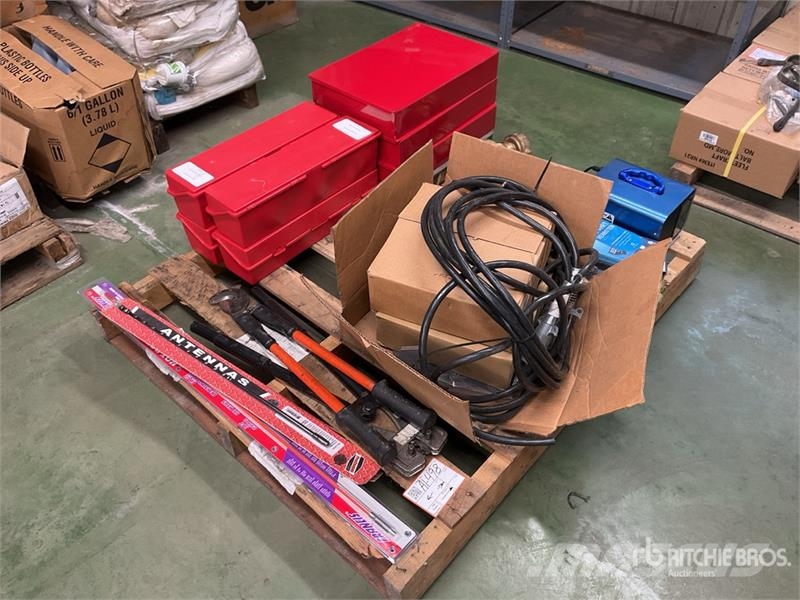 Quantity of Road Reflector Kits, Imperial Storage Drugi deli