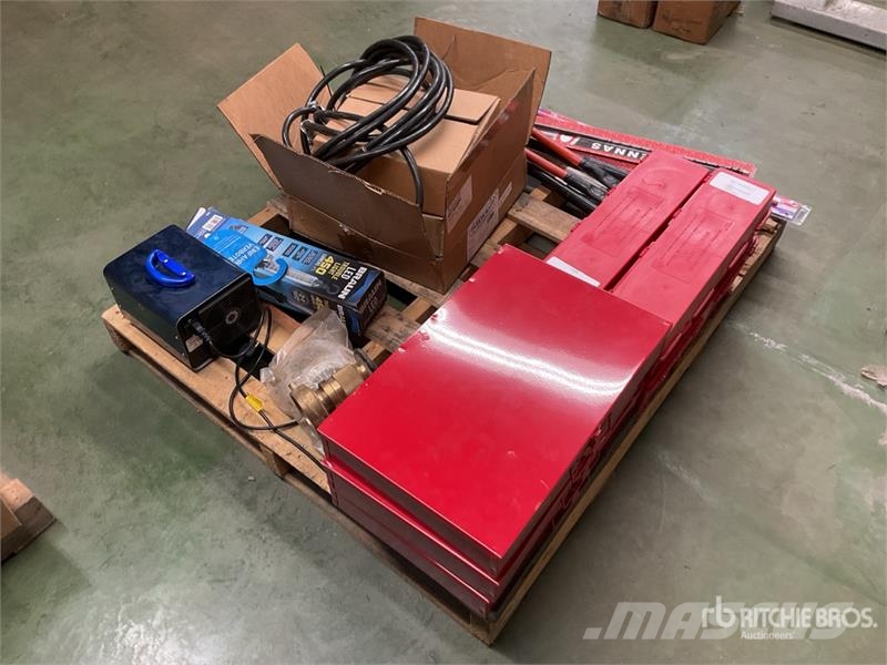 Quantity of Road Reflector Kits, Imperial Storage Drugi deli