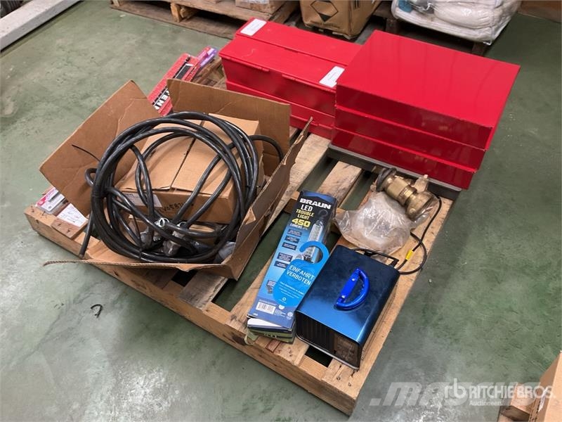 Quantity of Road Reflector Kits, Imperial Storage Drugi deli