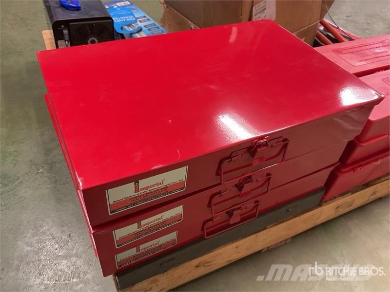 Quantity of Road Reflector Kits, Imperial Storage Drugi deli