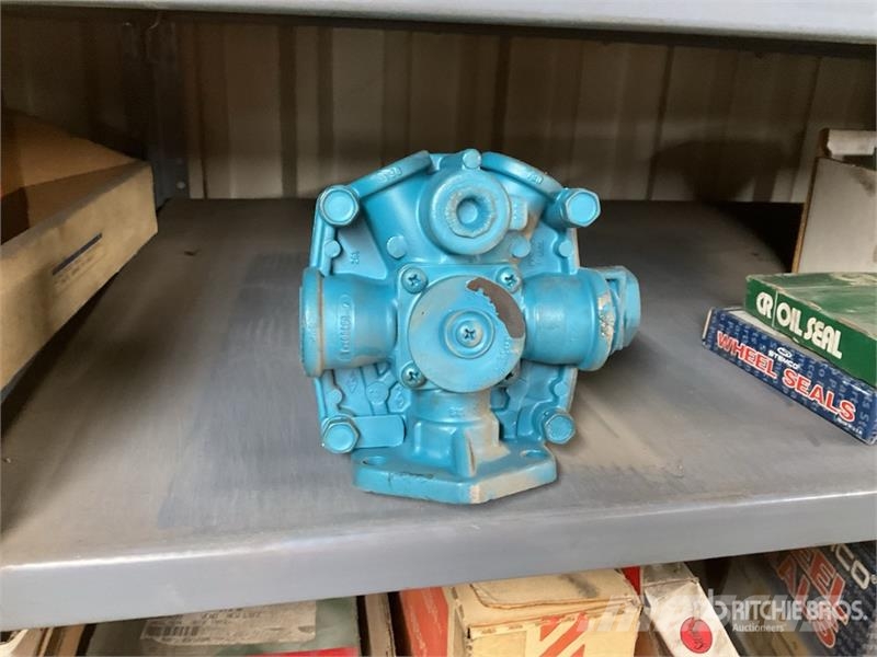  Quantity of S-Cams, Wheel Spacers & Brake Componen مكونات أخرى