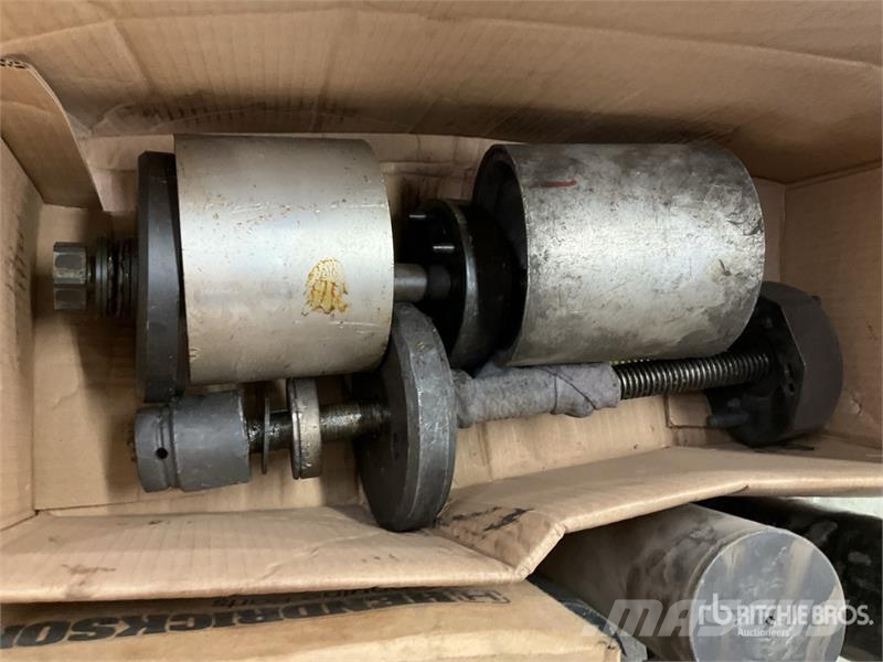  Quantity of Seal Drivers and Wheel Dolly مكونات أخرى