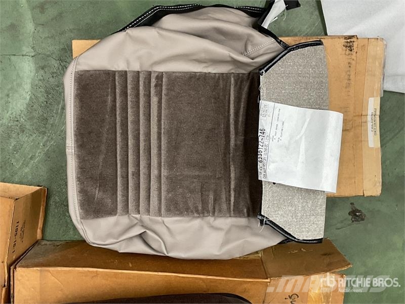  Quantity of Seats w/New Seat Bottoms and Misc. Ite 其他組件